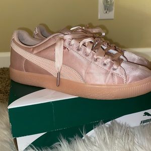 Clyde satin jr rose gold pumas
